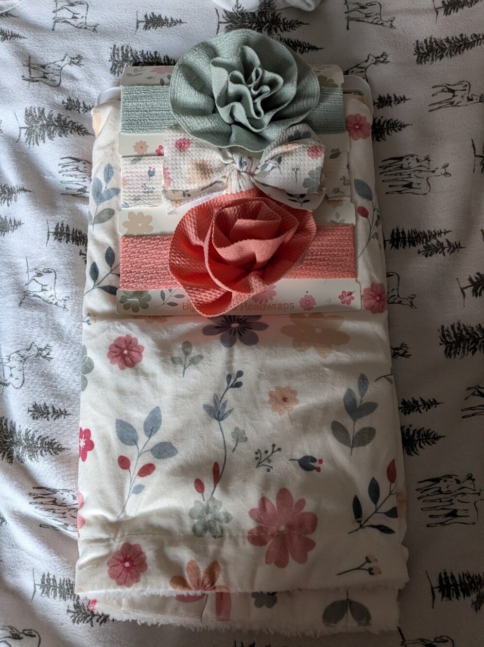 New Baby Blanket With Matching Head Bands